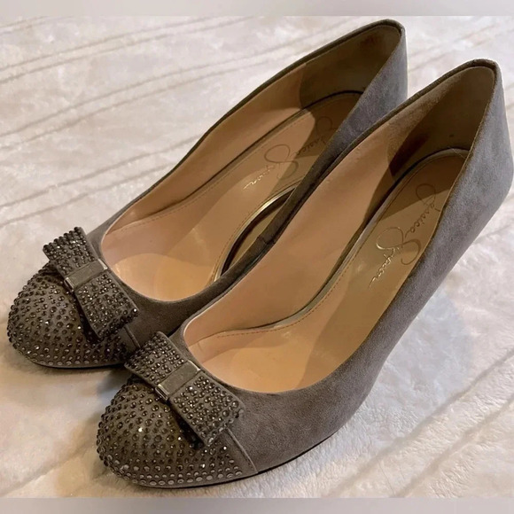 JESSICA SIMPSON Seley Wedge Gray Suede heels w/crystal accents & bows - size 8.5 - Picture 6 of 7